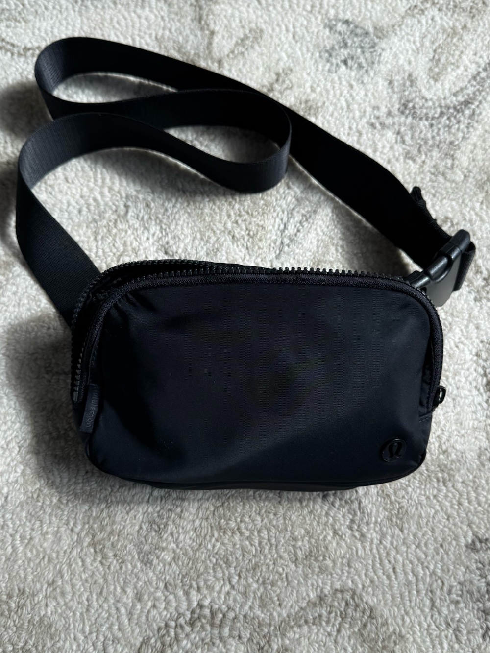 Lululemon Every Where Belt Bag In Black - Picture 3 of 14